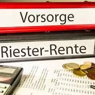 Riester-rentenversicherung Sichern Sie Ihre Zukunft mit der Riester-Rentenversicherung – Jetzt vergleichen!
Sind Sie auf der Suche nach einer effektiven Möglichkeit, für Ihre Altersvorsorge zu sparen? Die Riester-Rentenversicherung könnte die perfekte Lösung für Sie sein! Mit unserem Vergleichsportal finden Sie schnell und unkompliziert die besten Angebote für Riester-Rentenversicherungen, die zu Ihren individuellen Bedürfnissen passen.
Die Riester-Rente ist eine staatlich geförderte private Altersvorsorge, die speziell für Arbeitnehmer, Beamte und sozialversicherungspflichtige Selbständige konzipiert wurde. Mit dieser Form der Altersvorsorge profitieren Sie nicht nur von attraktiven Renditen, sondern auch von staatlichen Zulagen und Steuervergünstigungen. So können Sie sicherstellen, dass Sie im Alter finanziell abgesichert sind.
Unser benutzerfreundlicher Vergleichsrechner ermöglicht es Ihnen, die unterschiedlichen Tarife namhafter Anbieter schnell und einfach zu vergleichen. Innerhalb weniger Klicks erhalten Sie eine umfassende Übersicht über die besten Angebote. Vergleichen Sie nicht nur die Preise, sondern auch die Leistungen und Zusatzoptionen der Riester-Rentenversicherungen. So finden Sie die optimale Lösung für Ihre Altersvorsorge.
Wussten Sie, dass Sie bei der Riester-Rente von staatlichen Zulagen profitieren können? Je nach Ihren persönlichen Voraussetzungen können Sie bis zu 175 Euro pro Jahr an Grundzulage erhalten, und für jedes kindergeldberechtigte Kind sogar bis zu 300 Euro zusätzlich. Diese finanzielle Unterstützung macht die Riester-Rente besonders attraktiv!
Darüber hinaus können Sie die Riester-Rentenversicherung flexibel gestalten. Ob klassische Rentenversicherung, fondsgebundene Variante oder Kombinationen – Sie haben die Wahl! Nutzen Sie die Vorteile der Riester-Rente, um Ihre Altersvorsorge zu optimieren.
Zögern Sie nicht länger! Besuchen Sie unser Vergleichsportal und entdecken Sie die Riester-Rentenversicherung, die perfekt zu Ihnen passt. Sichern Sie sich ein finanziell sorgenfreies Leben im Alter – vergleichen Sie jetzt und profitieren Sie von den besten Angeboten! Ihre ideale Riester-Rentenversicherung wartet auf Sie!