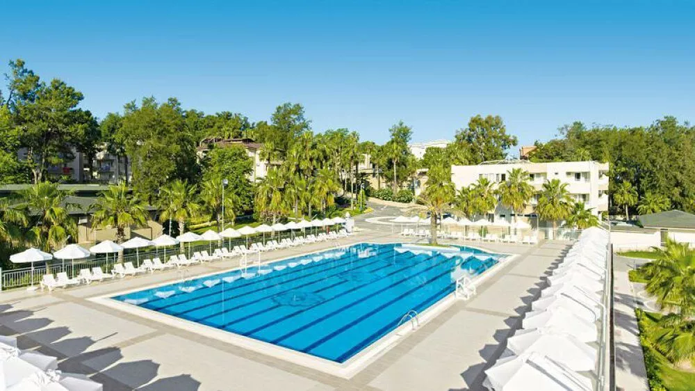 Club Hotel Sidelya – Erholung & All-Inclusive in Side sich in die Wellen beim