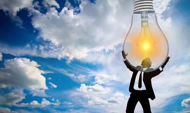 Jetzt Strompreise vergleichen und bares Geld sparen In einer Zeit, in der die Energiekosten ständig steigen, ist es wichtiger denn je, den Überblick über die Strompreise zu behalten. Ein Strom-Vergleichsrechner hilft Ihnen, die besten Angebote auf dem Markt zu finden und bares Geld zu sparen! Warum sollten Sie also nicht einfach vergleichen und wechseln?
Geld sparen: Viele Verbraucher sind sich nicht bewusst, dass sie durch einen einfachen Anbieterwechsel mehrere hundert Euro im Jahr sparen können. Strompreise variieren stark zwischen den Anbietern, und durch einen Vergleich finden Sie das günstigste Angebot, das zu Ihrem Verbrauch passt.
Transparenz: Ein Strom-Vergleichsrechner bietet Ihnen eine transparente Übersicht über verschiedene Anbieter und deren Tarife. So können Sie auf einen Blick sehen, welche Konditionen und Preise für Sie am besten sind. Diese Transparenz gibt Ihnen die Kontrolle über Ihre Energiekosten.
Individuelle Bedürfnisse: Jeder Haushalt hat unterschiedliche Anforderungen an den Stromverbrauch. Egal, ob Sie einen kleinen Haushalt führen oder eine große Familie sind – der Vergleich zeigt Ihnen maßgeschneiderte Angebote, die Ihren spezifischen Bedürfnissen gerecht werden.
Ökostrom-Optionen: Viele Verbraucher legen Wert auf Nachhaltigkeit. Ein Vergleichsrechner ermöglicht es Ihnen, gezielt nach Ökostrom-Anbietern zu suchen, die umweltfreundliche Energie anbieten. So können Sie nicht nur Geld sparen, sondern auch einen Beitrag zum Klimaschutz leisten.
Einfache Handhabung: Der Vergleichsprozess ist unkompliziert und schnell. Geben Sie einfach Ihren Wohnort und Ihren jährlichen Stromverbrauch ein, und schon erhalten Sie eine Liste der besten Angebote. Der Wechsel selbst ist in der Regel ebenfalls einfach und wird häufig vom neuen Anbieter für Sie übernommen.
Nutzen Sie die Chance, Ihre Stromkosten zu senken und gleichzeitig einen Anbieter zu wählen, der zu Ihnen passt! Vergleichen Sie jetzt mit unserem Strom-Vergleichsrechner und wechseln Sie zu einem günstigeren Tarif. Ihr Geldbeutel wird es Ihnen danken!