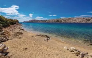 🌅 Entspannen und Genießen: Ferienwohnungen in Barbat auf der Insel Rab
Barbat auf der Insel Rab ist ein Ort zum Durchatmen. Inmitten duftender Olivenhaine und türkisblauem Meer findest du hier traumhafte Ferienwohnungen in Barbat, die zum Wohlfühlen und Verweilen einladen. Ob du Ruhe suchst oder Abenteuer erleben willst – Barbat ist dein perfekter Rückzugsort in Kroatien.

🏖️ Urlaub in Barbat, Rab: Naturparadies mit Komfort-Ferienwohnungen
Von schattigen Stränden bis zu kristallklarem Wasser – Barbat bietet eine einzigartige Kulisse für deinen nächsten Kroatienurlaub. Die Ferienunterkünfte in Barbat liegen oft direkt am Meer und laden zum Baden, Spazieren und Entspannen ein.

⛵ Aktivitäten rund um deine Ferienwohnung in Barbat: Meer, Kultur & Genuss
Langeweile? Fehlanzeige! In der Umgebung deiner Ferienwohnung in Barbat kannst du:

Bootstouren zu Nachbarinseln machen

Wassersport betreiben

charmante Dörfer und historische Sehenswürdigkeiten entdecken

die kulinarische Vielfalt der Region erleben

🍽️ Kulinarischer Urlaub in Barbat: Von der Ferienwohnung ins Restaurant am Meer
Wenn du den Sonnenuntergang genießt, wird Barbat besonders romantisch. Zahlreiche Restaurants in Barbat servieren fangfrischen Fisch und kroatische Spezialitäten – ideal für ein Abendessen direkt am Strand nach einem entspannten Tag in deiner Ferienwohnung am Meer.

🏠 Ferienwohnungen in Barbat: Komfort, Gastfreundschaft & Meerblick
Die Ferienwohnungen in Barbat auf Rab bieten:

moderne Ausstattung

Balkone mit Meerblick

fußläufige Nähe zum Strand

Gastgeber, die mit Herzlichkeit und Tipps deinen Urlaub bereichern

🔍 So findest du die perfekte Unterkunft in Barbat – Tipps & Buchungsportale
Ob für Paare, Familien oder Alleinreisende: Die Ferienwohnungen in Barbat sind so vielfältig wie ihre Gäste. Nutze bekannte Plattformen wie FeWo-direkt, Booking oder Airbnb, um die passende Unterkunft zu finden – oft mit echten Bewertungen und Bildern.

✅ Fazit: Dein perfekter Kroatienurlaub in einer Ferienwohnung in Barbat, Rab
Barbat ist mehr als nur ein Reiseziel – es ist ein Ort, an dem du zur Ruhe kommst und dich neu mit der Natur verbindest. Mit der richtigen Ferienwohnung in Barbat wird dein Kroatienurlaub zum unvergesslichen Erlebnis. Worauf wartest du? Deine Auszeit am Meer beginnt jetzt!