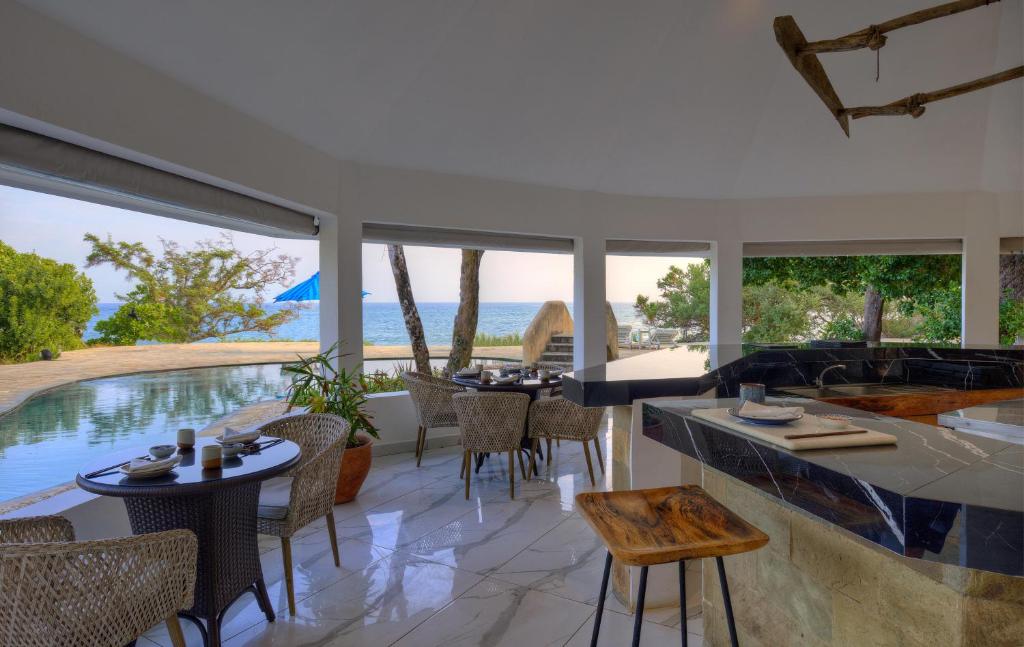 🏝️ Chale Island Resort – Paradiesischer Luxusurlaub auf Kenias exklusiver Privatinsel 🌊 Frisches Sushi im À-la-carte-Restaurant des Chale Island Resorts